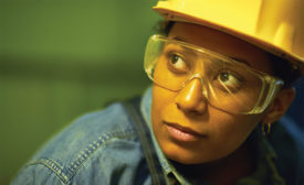 雇佣女性从事钻井工作